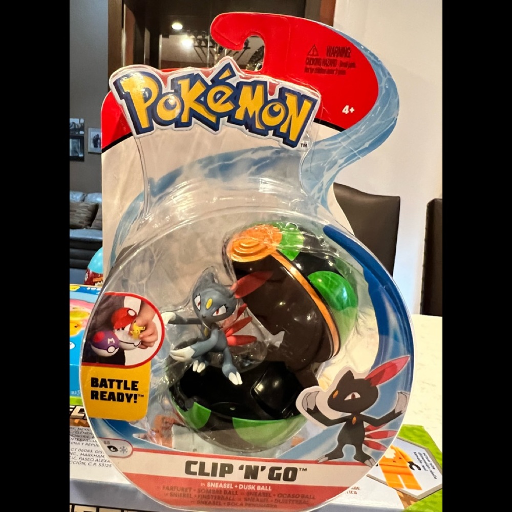 New in package! Pok’emon clip ‘n’ go an easel dusk ball! Battle ready